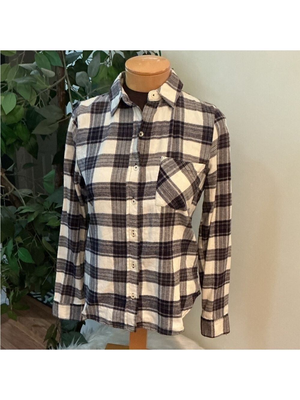 Forever 21 navy cream and tan plaid flannel Woman’s size small NWT